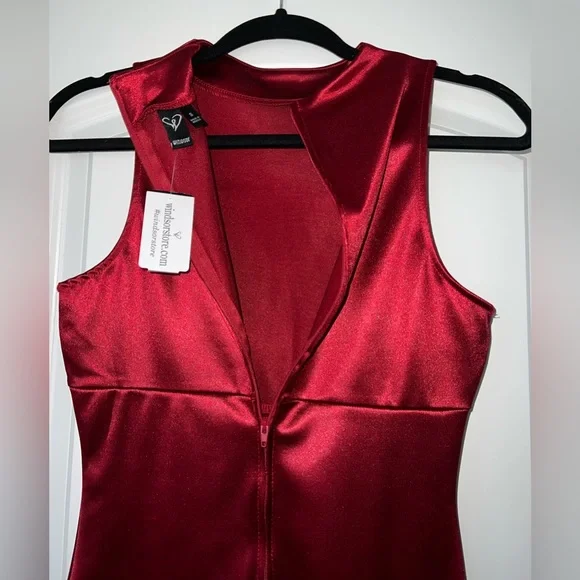 Windsor NWT High Neck Red Mini Sleeveless Dress, Satin fabric, BRAND NEW! - Picture 3 of 3